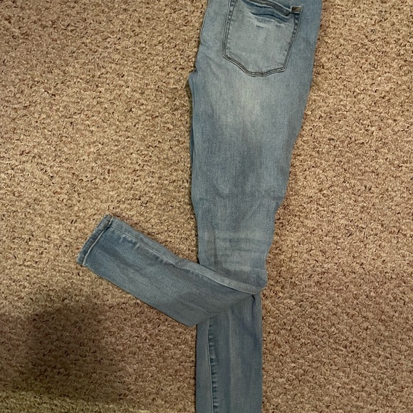Distressed jeans - Picture 2 of 3